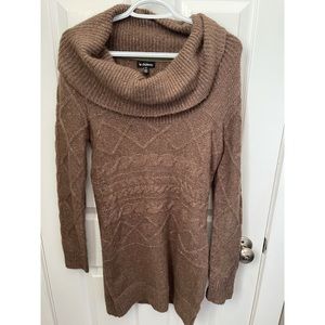 Le Chateau Sweater size small
